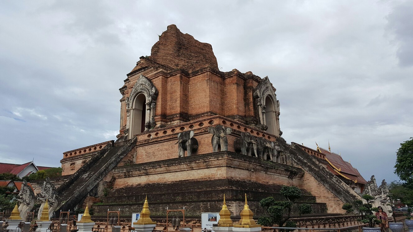 Wat Chedi Luang templo en Chiang Mai
