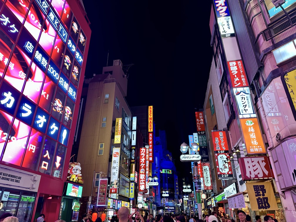 Shibuya de noche en Tokio