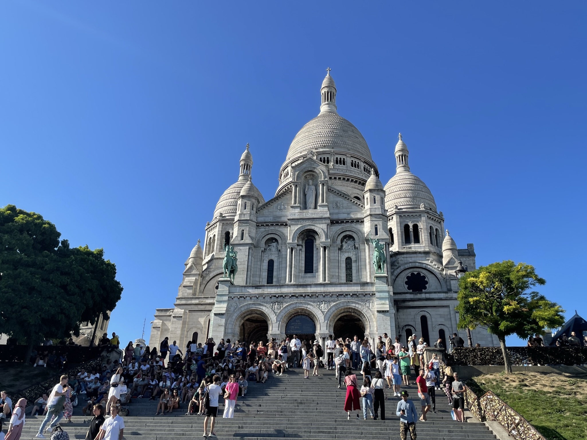 Basílica del sagrado corazón de París en Francia